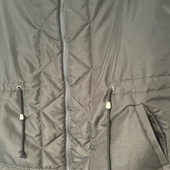 Quilted Outdoor Vest Like New - Picture 3 of 4